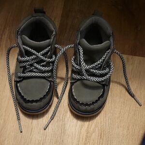 OshKosh B'gosh Gray Sneakers with Durable Sole
